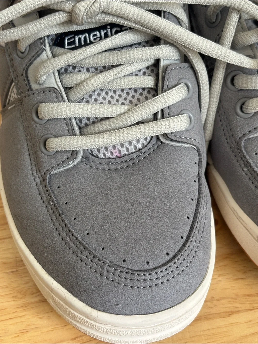 Emerica Grey Sueded Skate Sneakers with Navy Heel size 9.5 skateboard sk8 skater